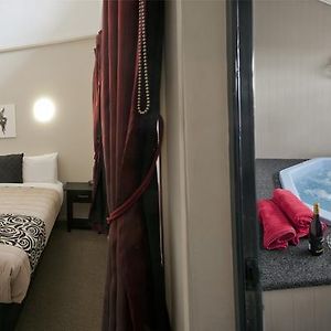 One-Bedroom Apartment Hot Tub